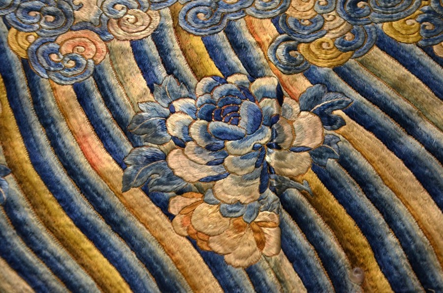 An 18th or early 19th century Chinese silk embroidered robe band - Image 3 of 4