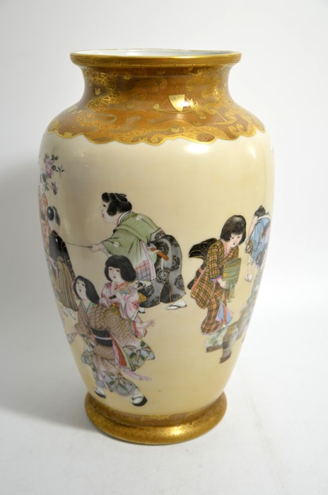 A large Japanese porcelain vase, Meiji - Image 2 of 5