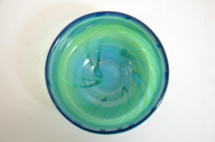 A Medina glass bowl and Chase glass handkerchief vase - Image 8 of 9