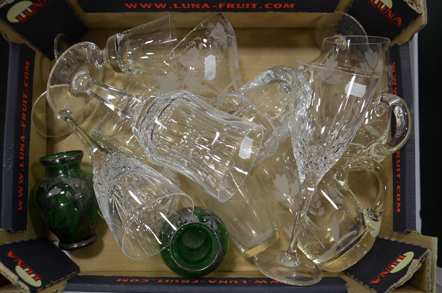 A mixed tray lot of glassware