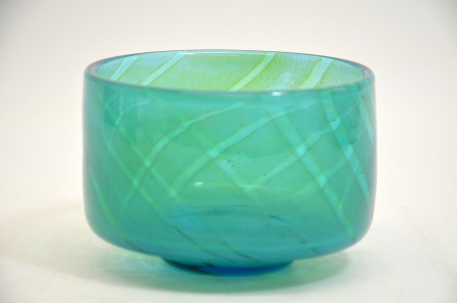 A Medina glass bowl and Chase glass handkerchief vase - Image 7 of 9