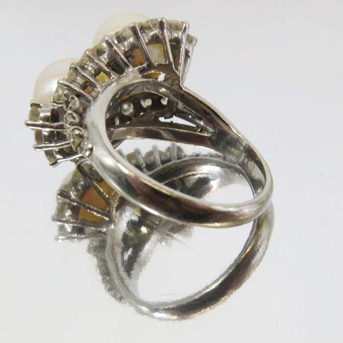 A pearl and diamond ring, set in 18 carat white gold - Image 3 of 3