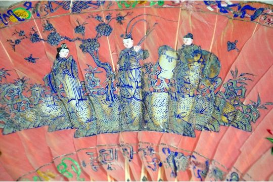  An Early 19th Century Cantonese Flamingo And Ivory Fan With Ivory Sticks And Guards Guard Sti