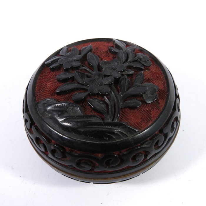 A Chinese cinnabar lacquer enamel box - Image 5 of 5