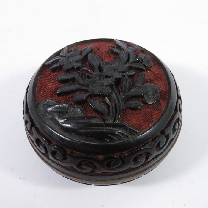 A Chinese cinnabar lacquer enamel box - Image 4 of 5