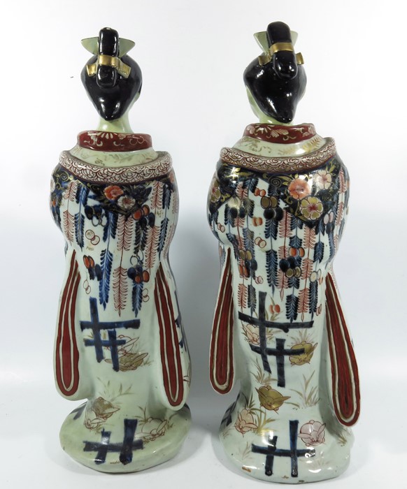 A large pair of Japanese Imari figures - Image 3 of 6