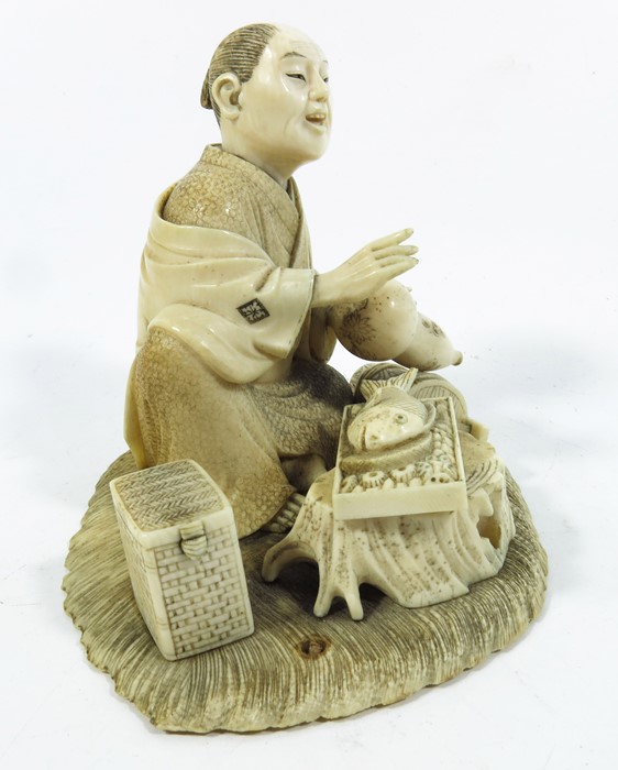 A 19th century Japanese ivory okimono - Image 4 of 6