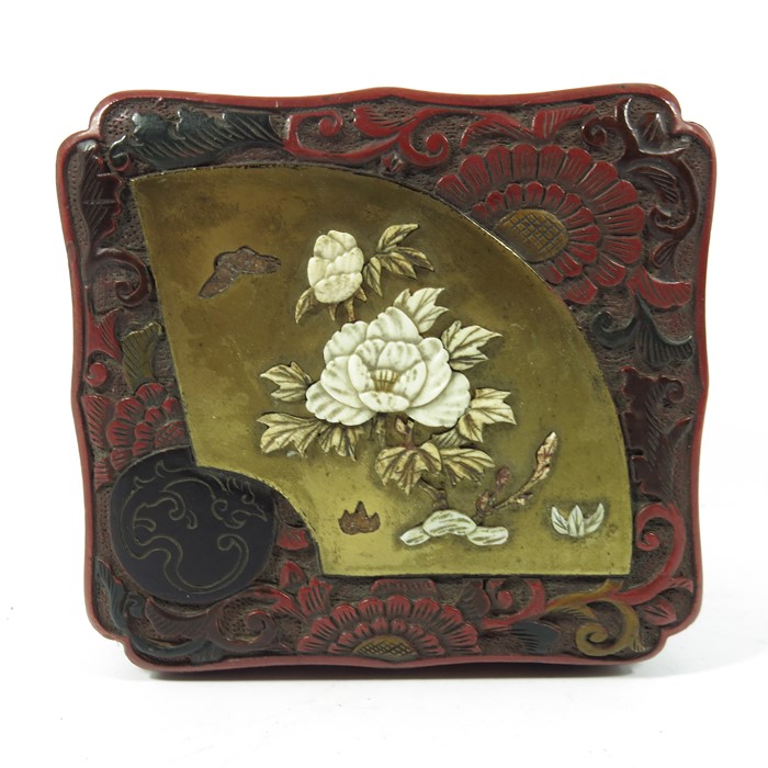 A Japanese lacquer and Shibayama box - Image 6 of 6