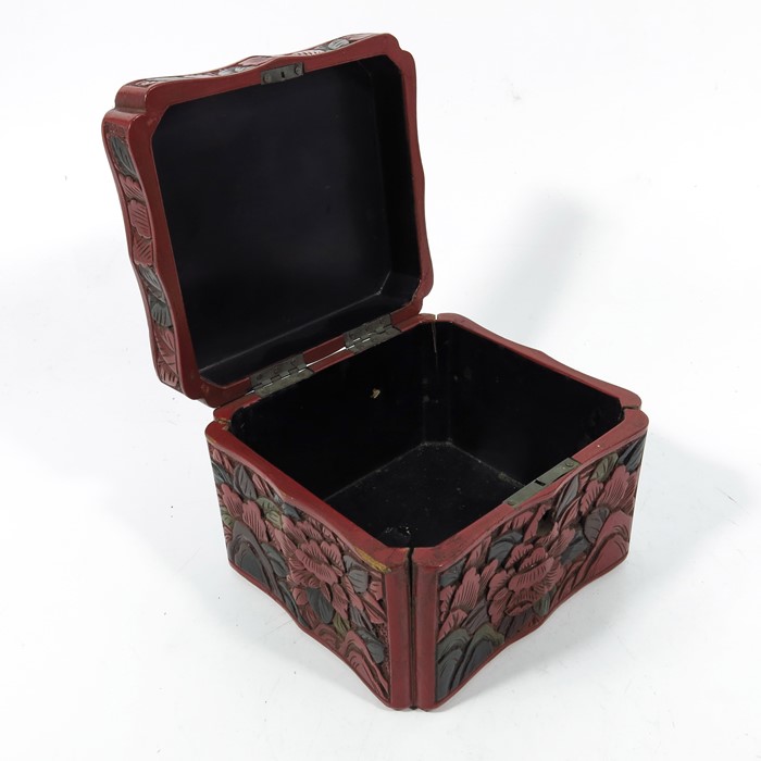 A Japanese lacquer and Shibayama box - Image 5 of 6