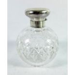 A George V silver and cut glass scent bottle, William Comyns