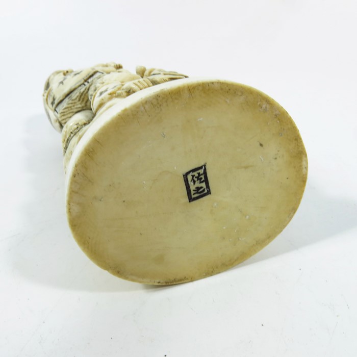 A 19th century Japanese ivory okimono - Image 5 of 5