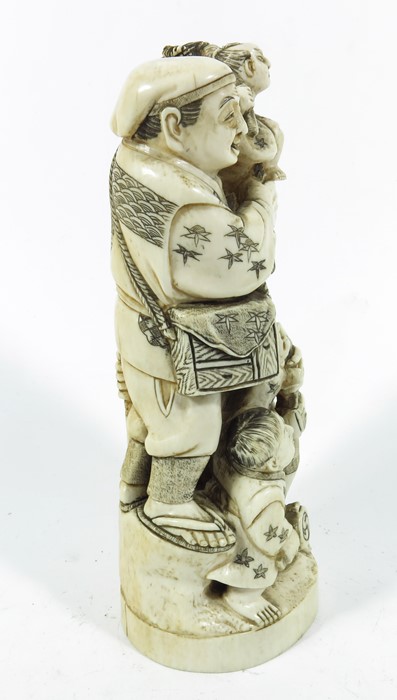 A 19th century Japanese ivory okimono - Image 4 of 5