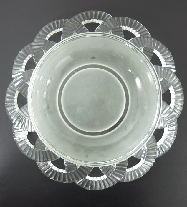 Pierre D'Avesn for Verlys, a French Art Deco Collarette glass bowl