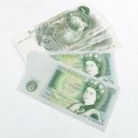 Queen Elizabeth II five One Pound notes, verso Isaac Newton, Green issue, cashier J.S. Fforde