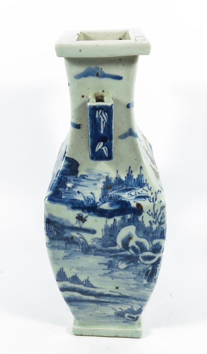 A Chinese blue and white vase - Image 5 of 6