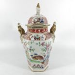 A Worcester Chamberlains vase and cover