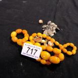 Assorted jewellery, including hairpin, amber colou