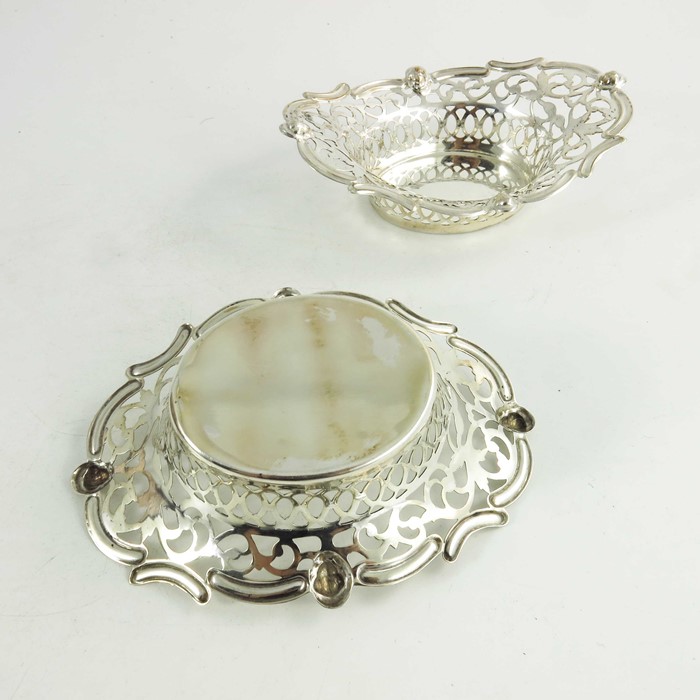 A pair of George V silver bon bon dishes in case - Image 4 of 4