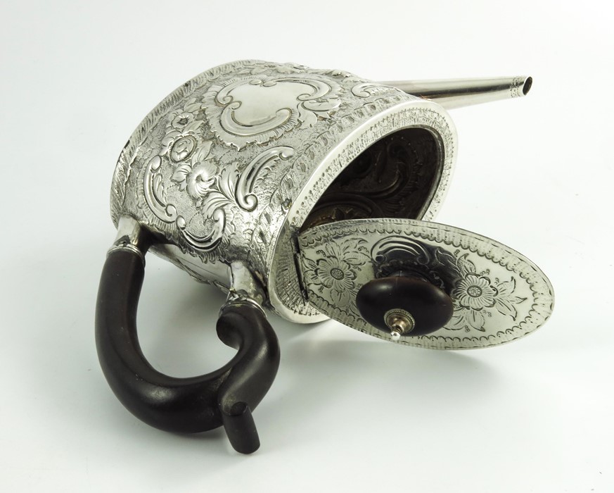 A George III oval silver teapot - Image 6 of 8