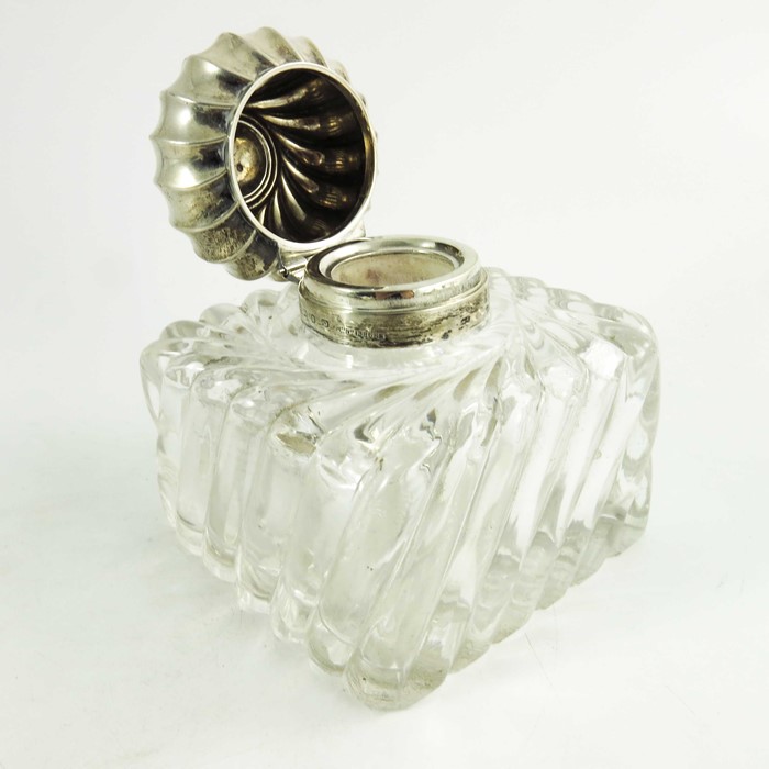 A Victorian silver and glass inkwell - Image 3 of 5