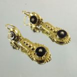 A pair op yellow gold drop earrings