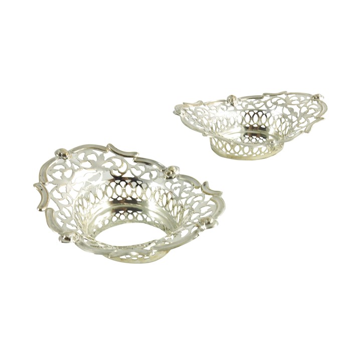 A pair of George V silver bon bon dishes in case