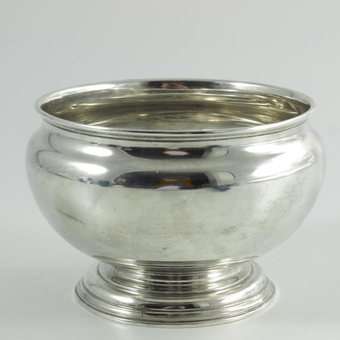 A George V silver bowl, William Comyns - Image 2 of 3