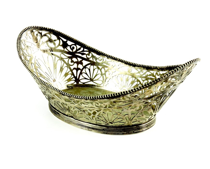 A 19th century French silver basket - Image 5 of 8