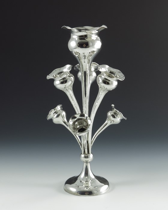 An Edwardian silver epergne, Fattorinin and Sons - Image 2 of 10