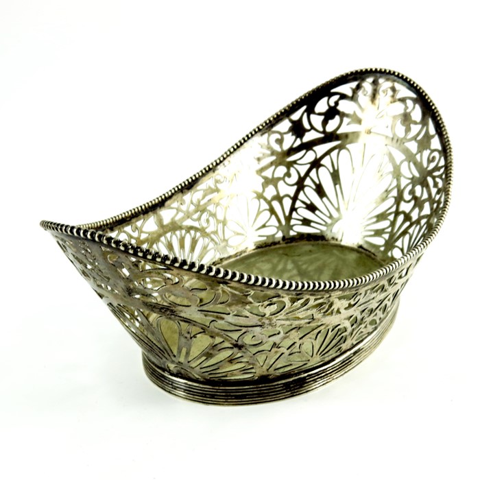 A 19th century French silver basket - Image 3 of 8