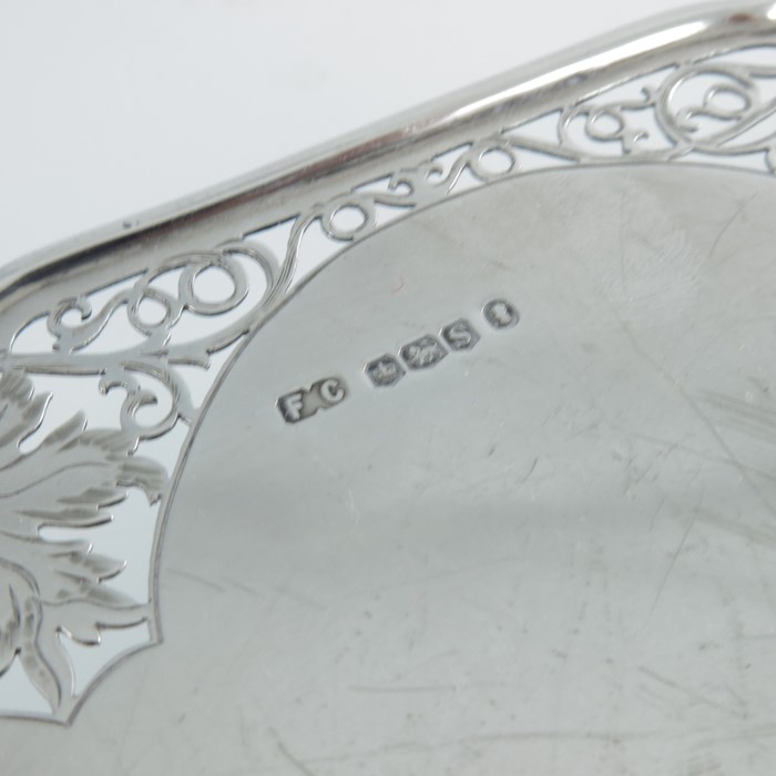 A George V silver cake stand, Frank Cobb and Co - Image 3 of 4