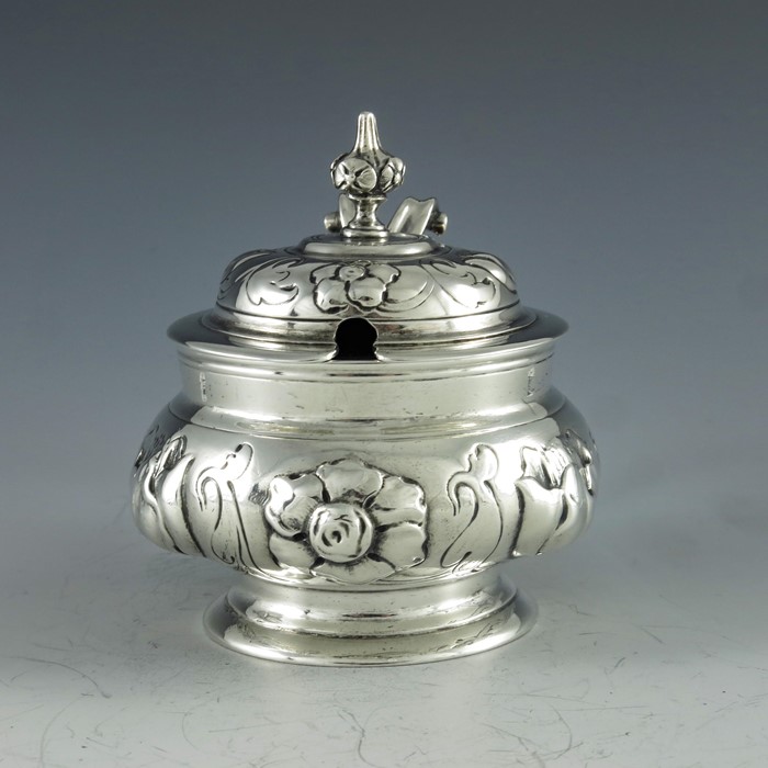 Charles Thomas Fox and George Fox, London 1859, a Victorian silver mustard pot, footed squat ovoid f - Image 3 of 8