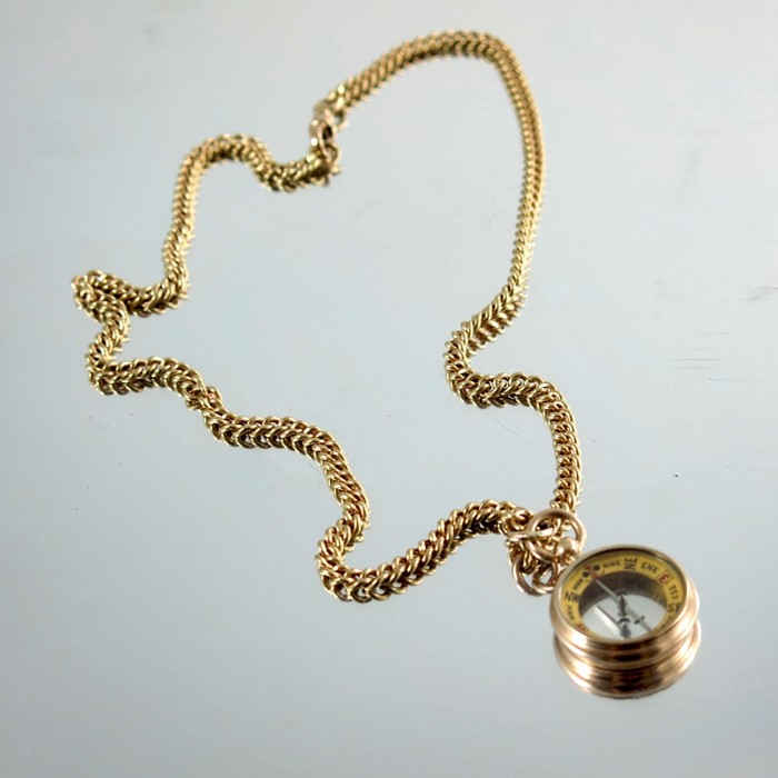 A 9 carat gold chain with compass fob, 51cm long, 35.8g