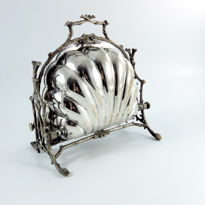 A Victorian silver plated toast or bun warmer and entree dish - Image 4 of 7