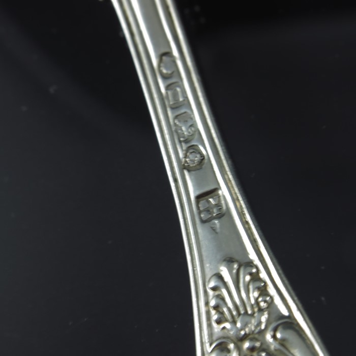 A matched set of six George IV and later silver egg spoons, various makers and dates 1825 to 1881, K - Image 4 of 5
