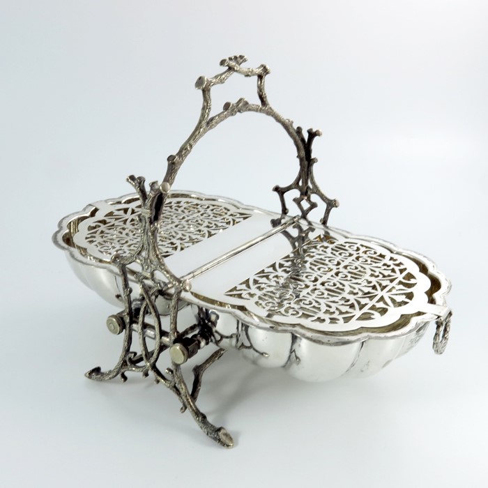 A Victorian silver plated toast or bun warmer and entree dish - Image 3 of 7