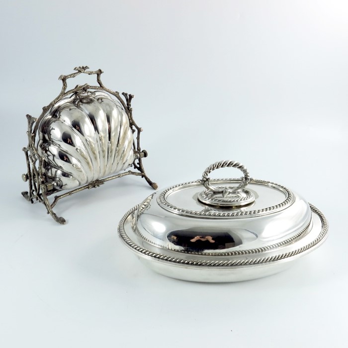 A Victorian silver plated toast or bun warmer and entree dish - Image 2 of 7