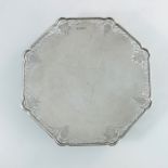 A George V silver cake stand, Frank Cobb and Co