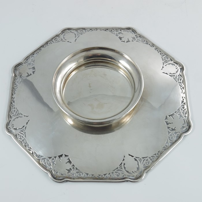 A George V silver cake stand, Frank Cobb and Co - Image 4 of 4