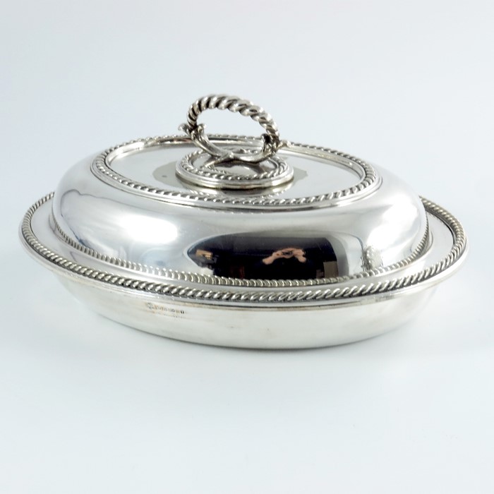 A Victorian silver plated toast or bun warmer and entree dish - Image 6 of 7