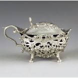 William Hutton & Sons Ltd., London 1896, a Victorian silver mustard pot of oval form, the body with