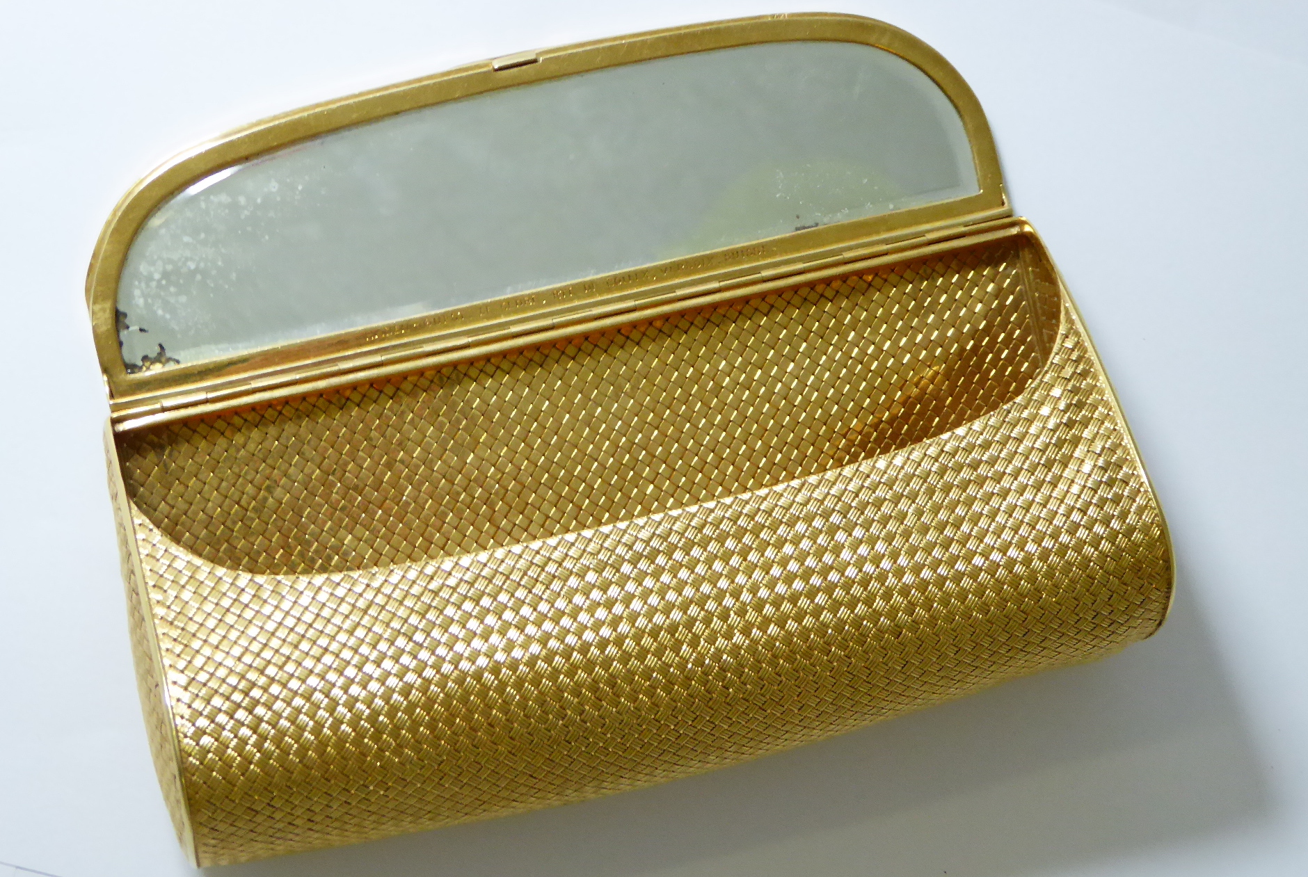 An 18ct gold Swiss custom made clutch bag with integrated mirror, marked 750, total weight 294g - Image 3 of 6