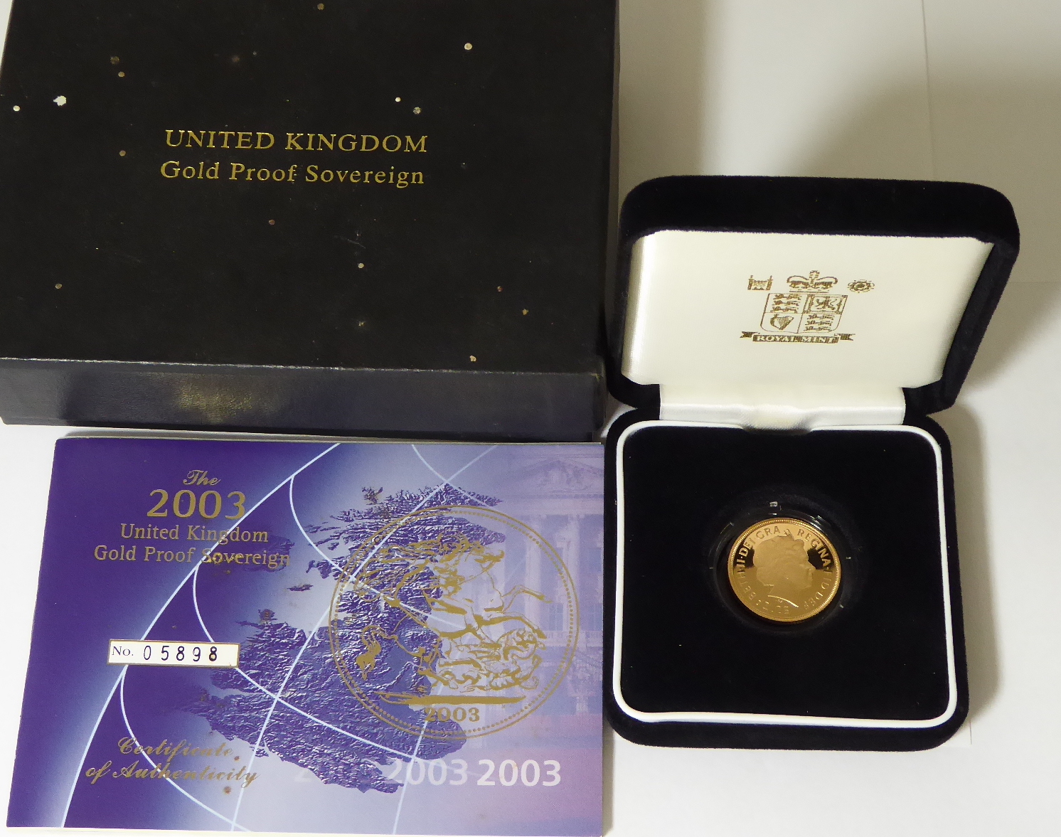 Gold sovereign proof coin, 2003, with case,