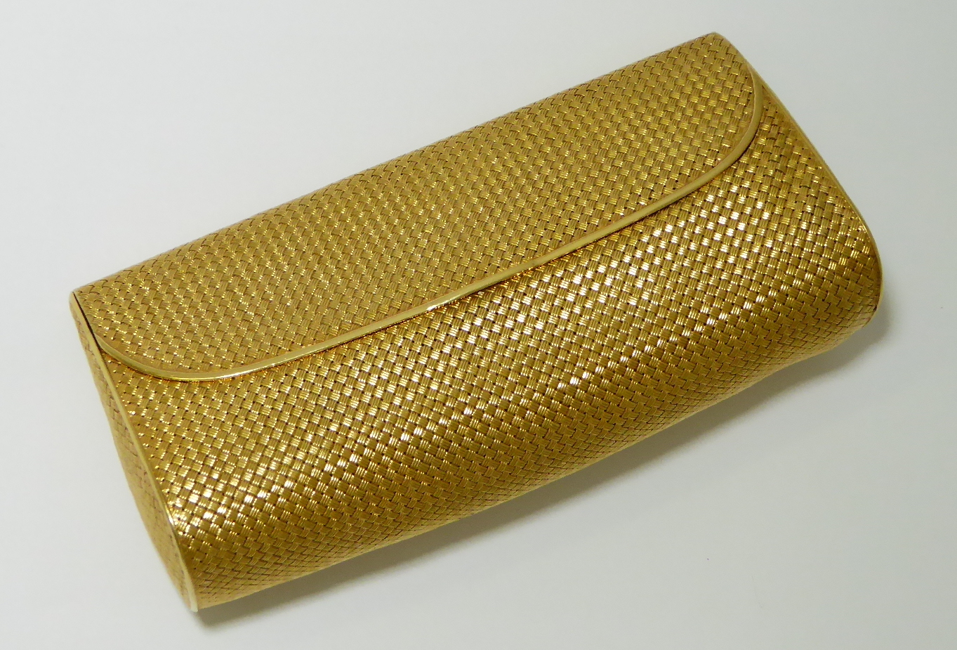 An 18ct gold Swiss custom made clutch bag with integrated mirror, marked 750, total weight 294g - Image 5 of 6