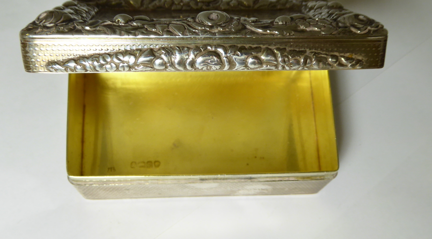 A Georgian silver box with gilt interior and running thistle border, hallmarked London 1830, maker - Image 5 of 5