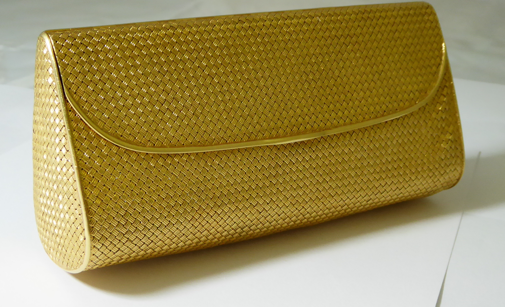 An 18ct gold Swiss custom made clutch bag with integrated mirror, marked 750, total weight 294g