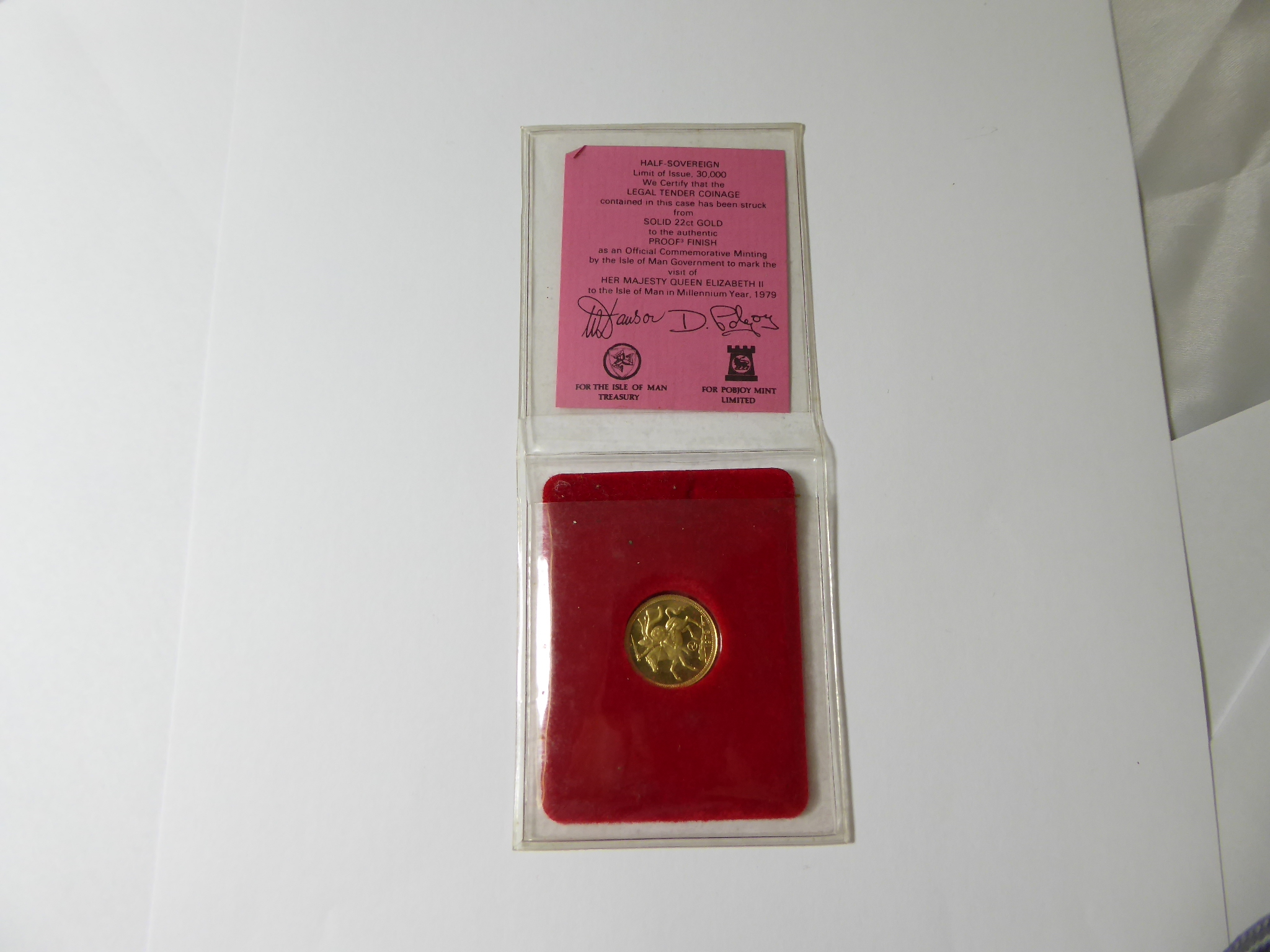 Gold half sovereign proof coin, Isle of Man commemorative version to mark the visit of Queen