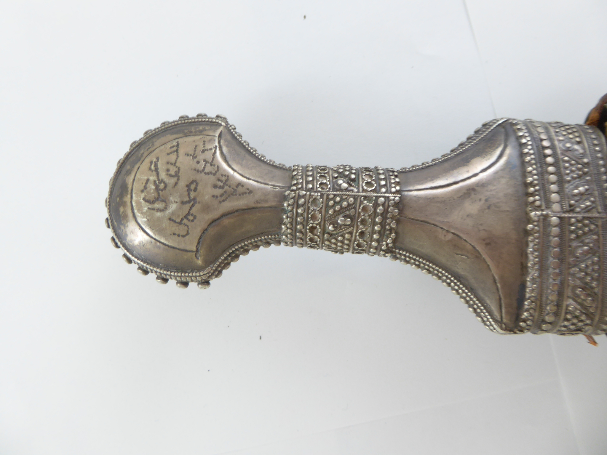 A 19th century Middle Eastern Khanjar, the pommel backed with white metal (probably silver) and - Image 4 of 4