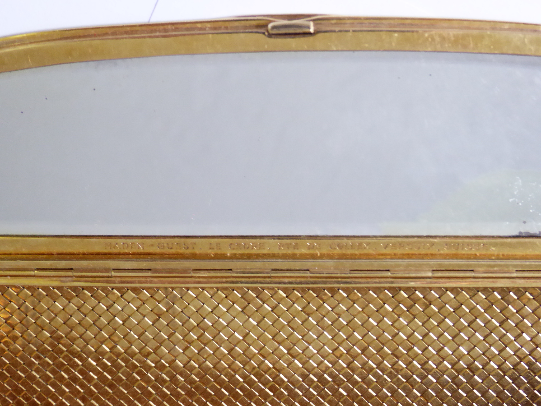 An 18ct gold Swiss custom made clutch bag with integrated mirror, marked 750, total weight 294g - Image 4 of 6