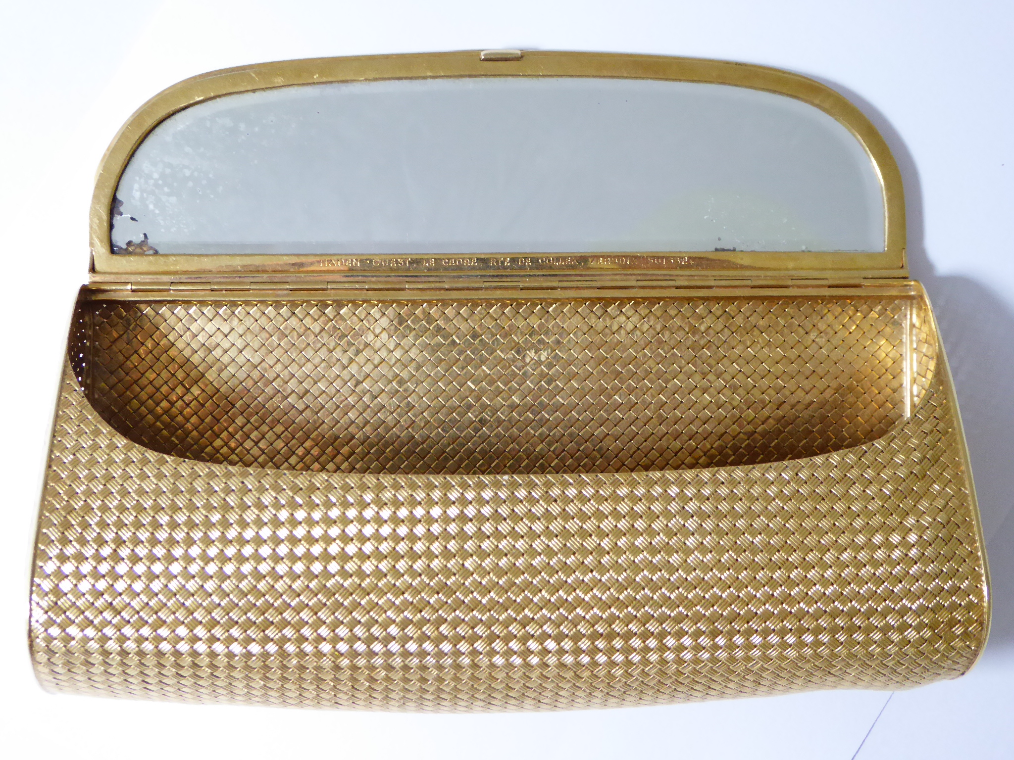 An 18ct gold Swiss custom made clutch bag with integrated mirror, marked 750, total weight 294g - Image 2 of 6